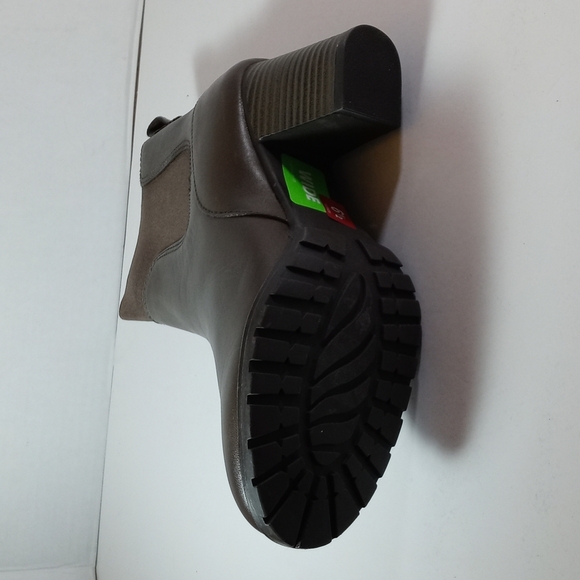 Boot - Picture 5 of 6